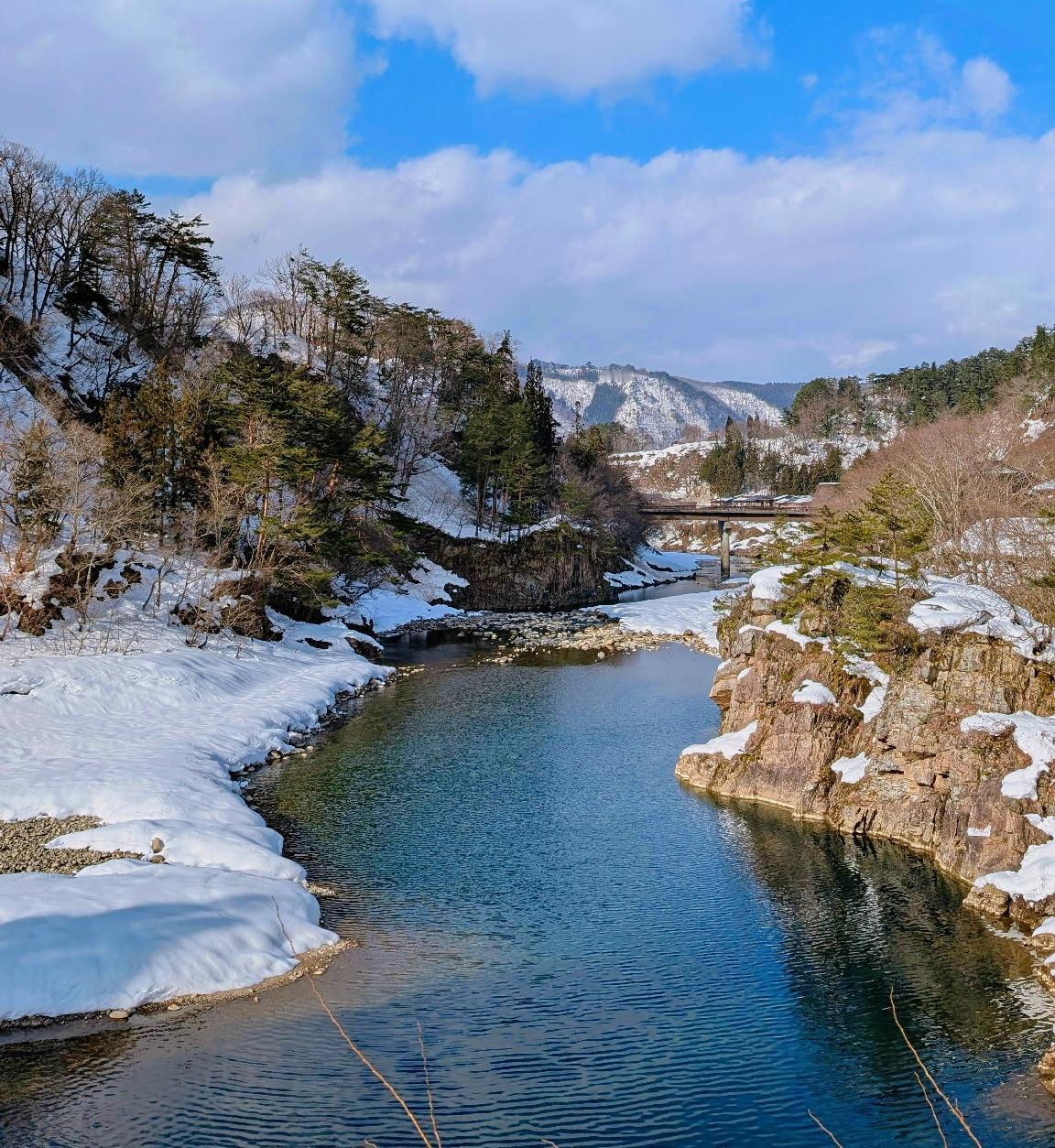 ：）
男人好色，女人爱虚荣
​男人过了40岁
越来越不想说话了
找女人吧，违法乱