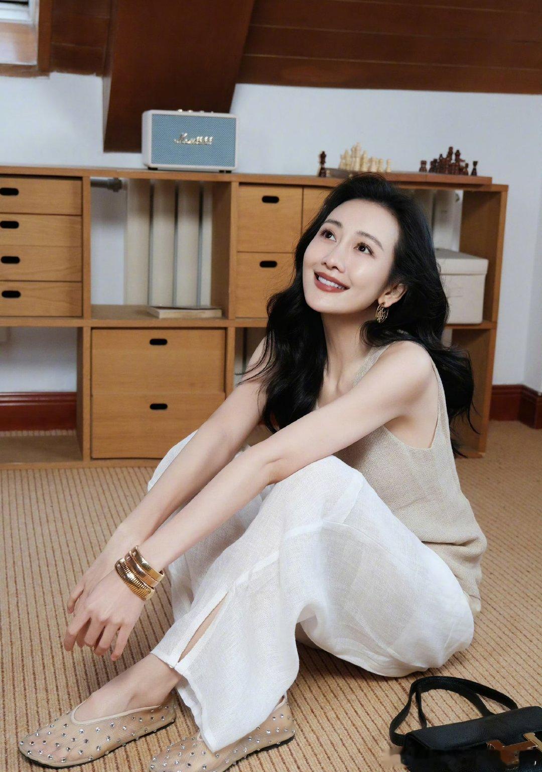 刘奕君王鸥特邀出演我与爱同谋我与爱同谋开机 这阵容真的是把期待值焊死了！刘奕君的