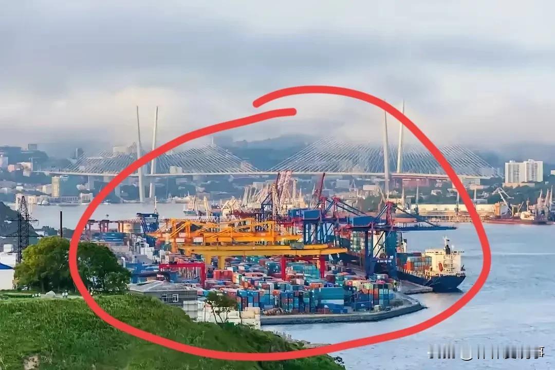 大家是不是不能理解，俄罗斯为何没有唐人街？

其实，俄罗斯这个国家从前苏联，沙俄