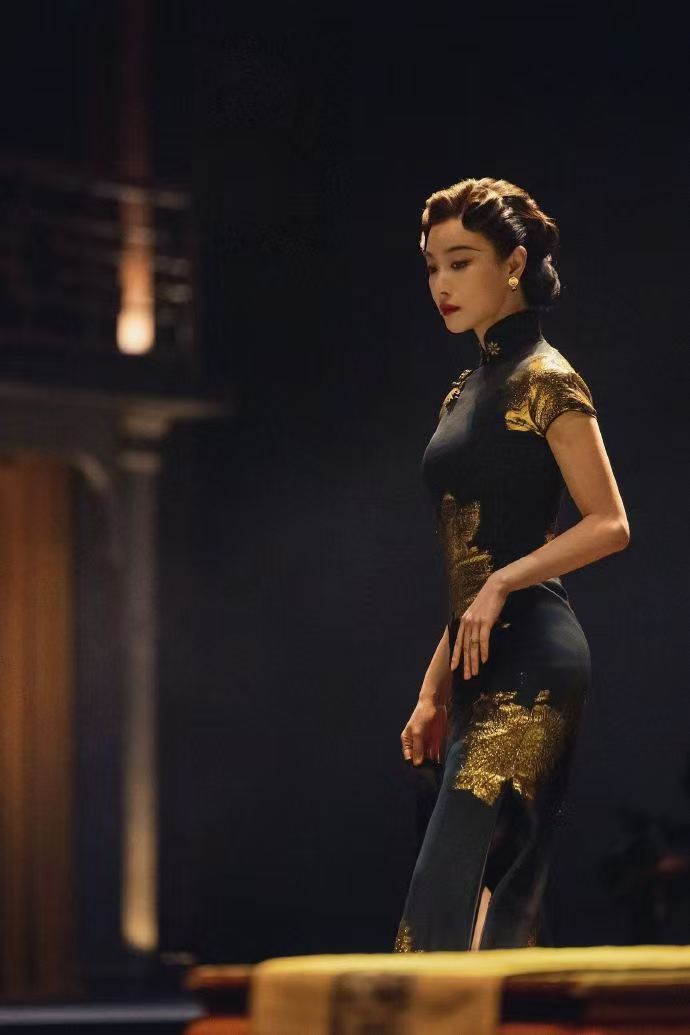 曼妙迎来了真正的主人倪妮 哇！倪妮把“曼妙”诠释得太绝啦！舞台上她曲线优美，体态