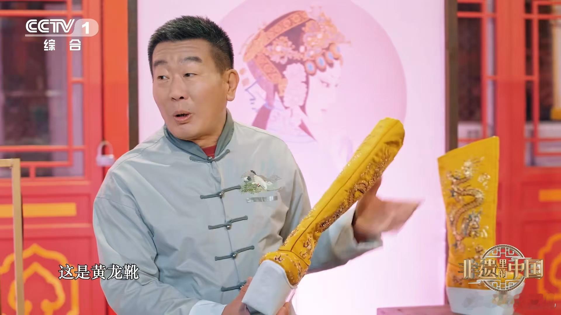 戏里一双靴子要用到近1000张纸 ，每一双靴子的背后，都是无数次尝试与失败的累积