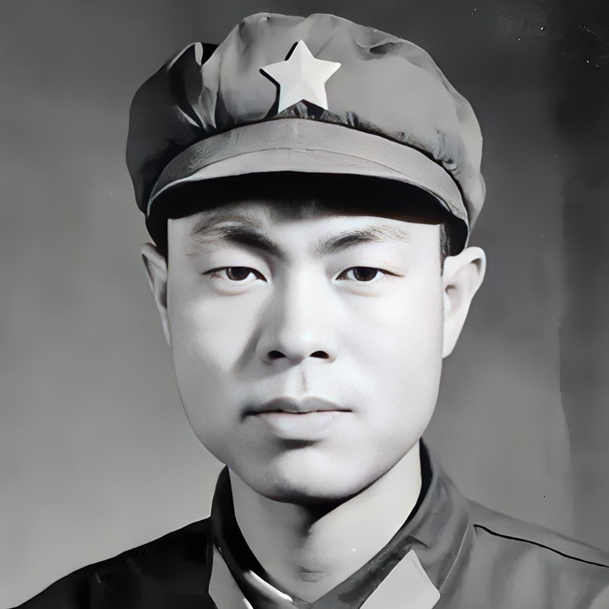 这辈子，我有两个爹。一个是我的亲爹，一个是邻居张叔。亲爹走得太早，没享过我一天福