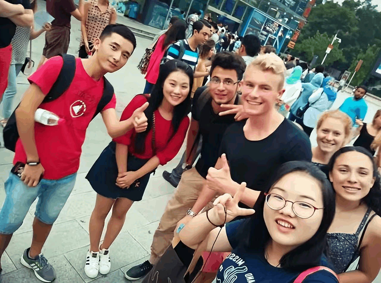 海外华人三代绝后的三个原因这些年，中国大陆持续向海外输出精华人口，但是海外华人人