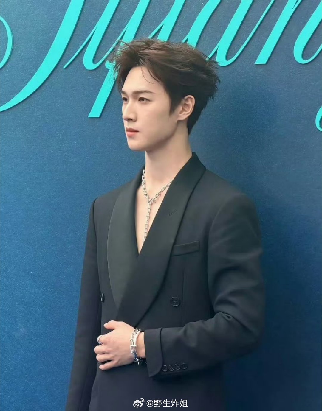 参加蒂芙尼的活动男女艺人生图，有张若昀、唐嫣、钟楚曦、李昀锐、宋雨琦、王星越，谁