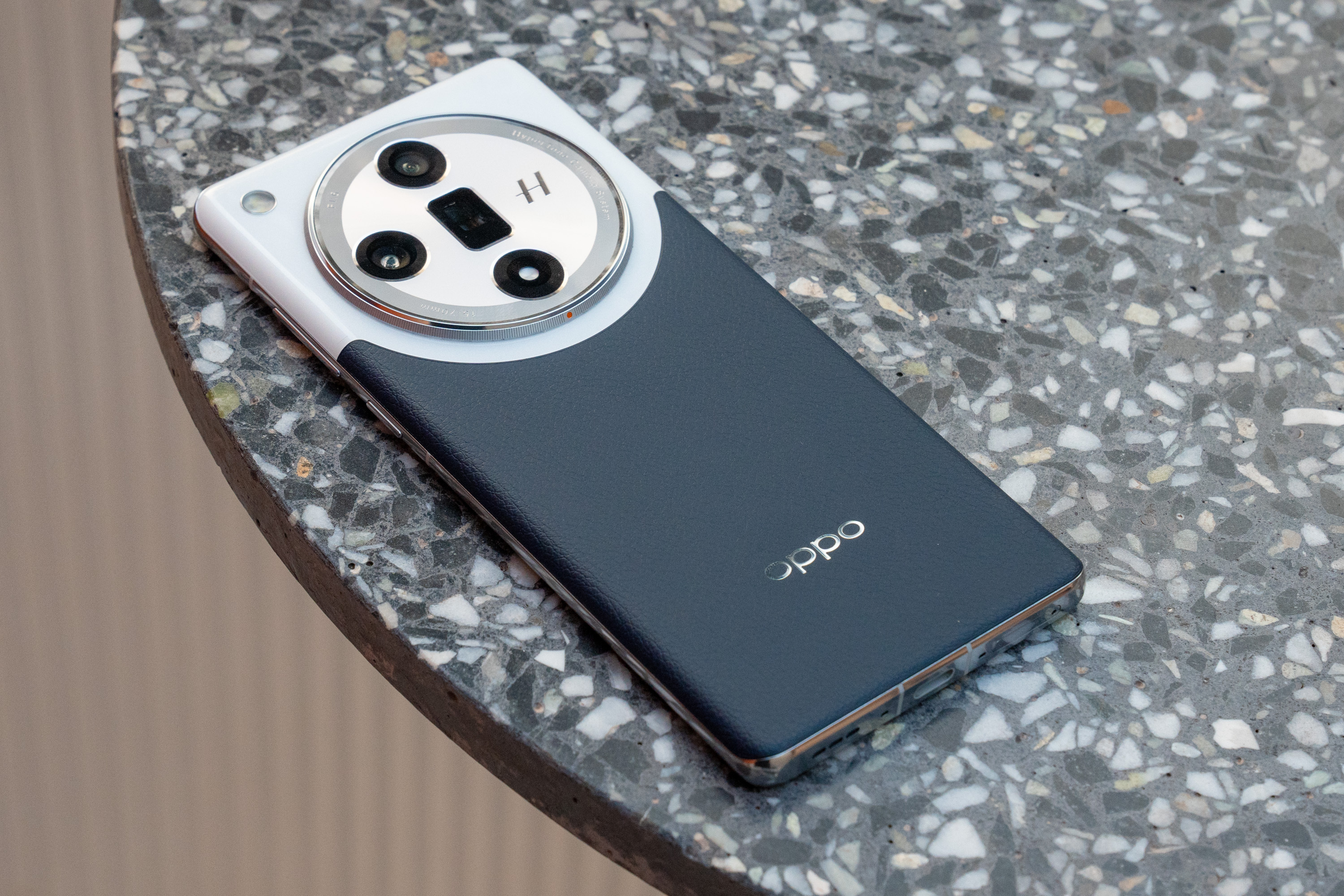 寿命穿越了周期，追求超越利润，文化逐渐成型的企业更有魅力。无论是旗舰影像，还是 