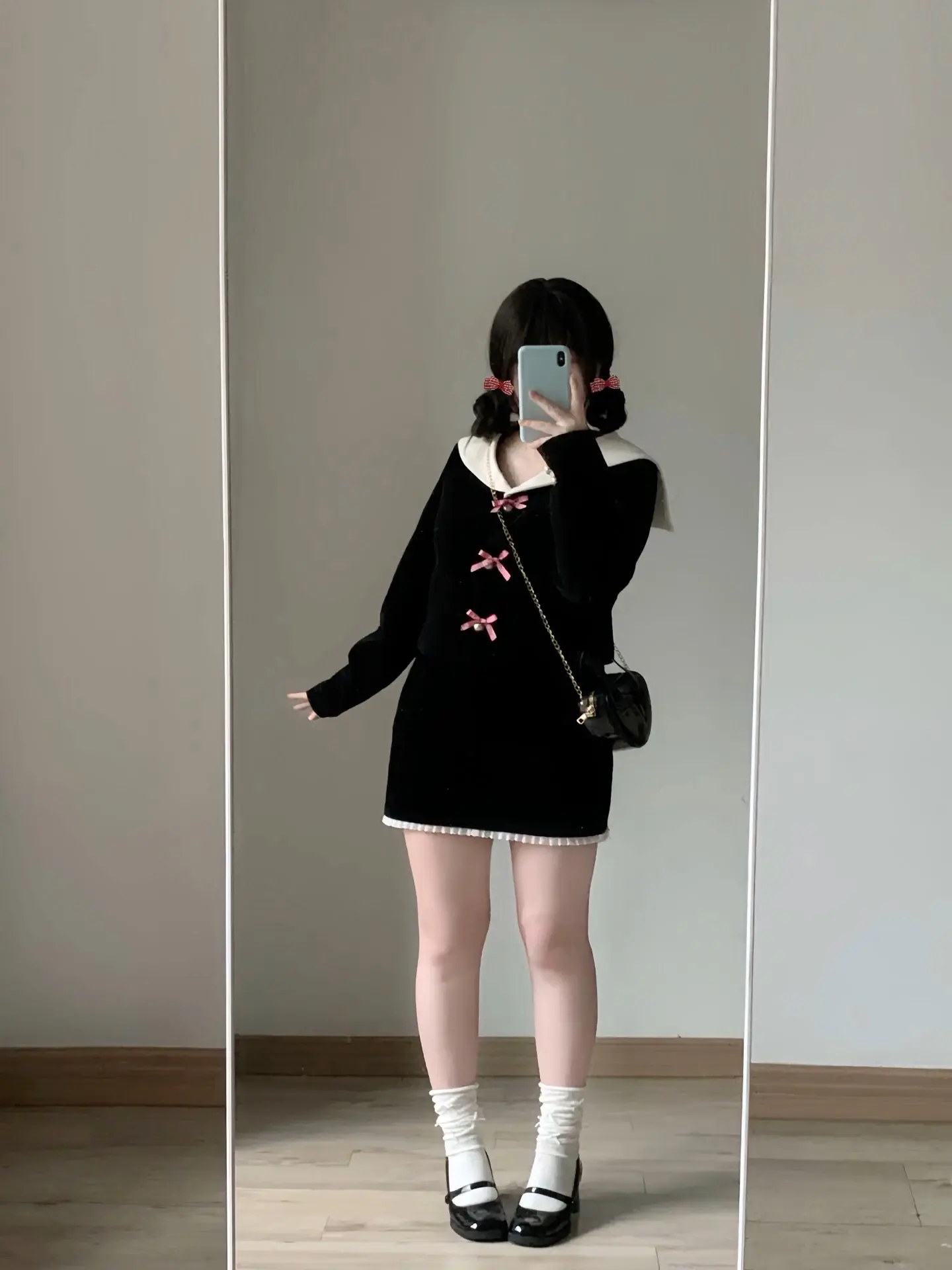 秋冬少女感黑丝绒套装。