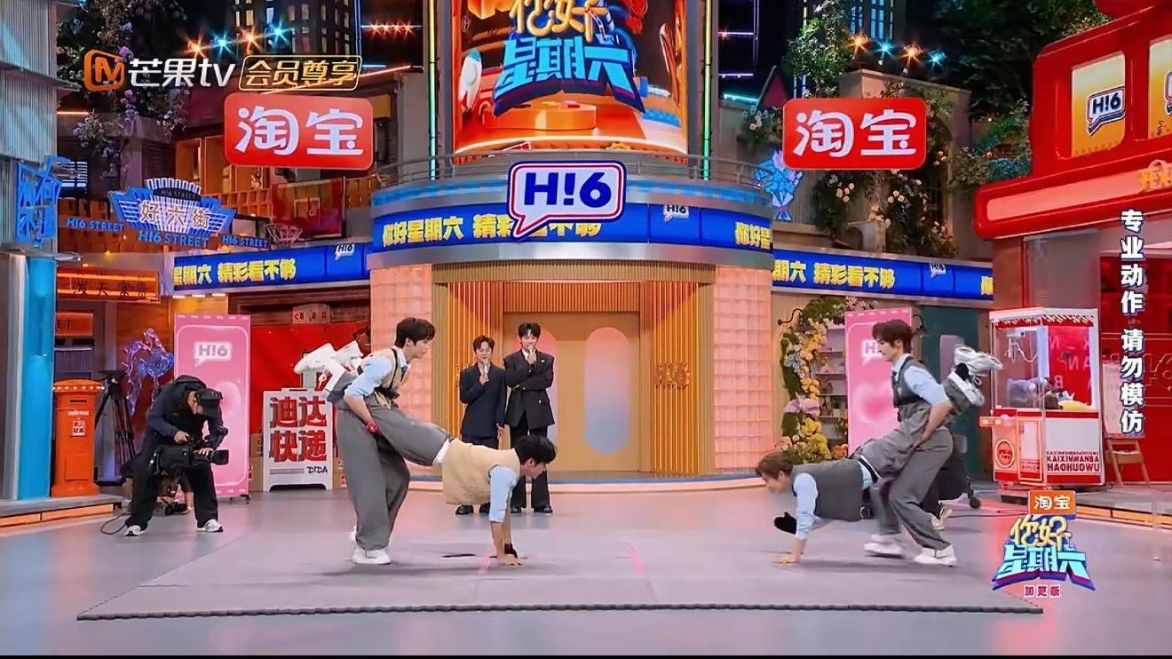 侯明昊看得我one楞one楞的侯明昊和张颜齐比拼，小侯不用双手撑地，直接上演腾空