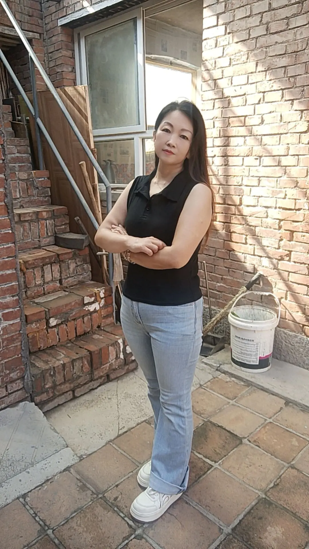 一路跌撞走来   才发现命运的账单  从来不会允许任何人赊账。