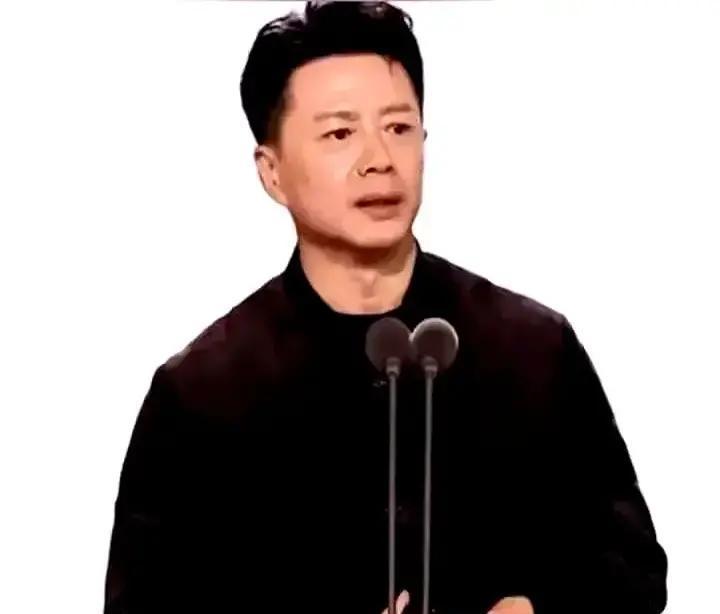 王宝强15年前借出的20万，如今滚成了80亿估值的IPO。
这根本不是什么兄弟情