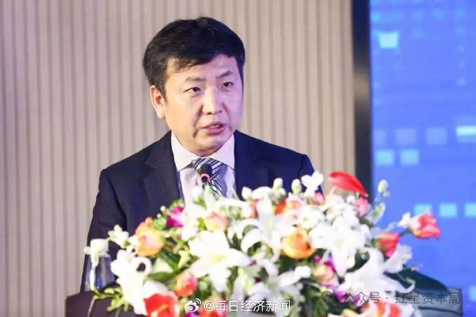 【长鑫7位高管身家超10亿，员工：最关心的是工资涨不涨！】长鑫上市首日刷新多项A
