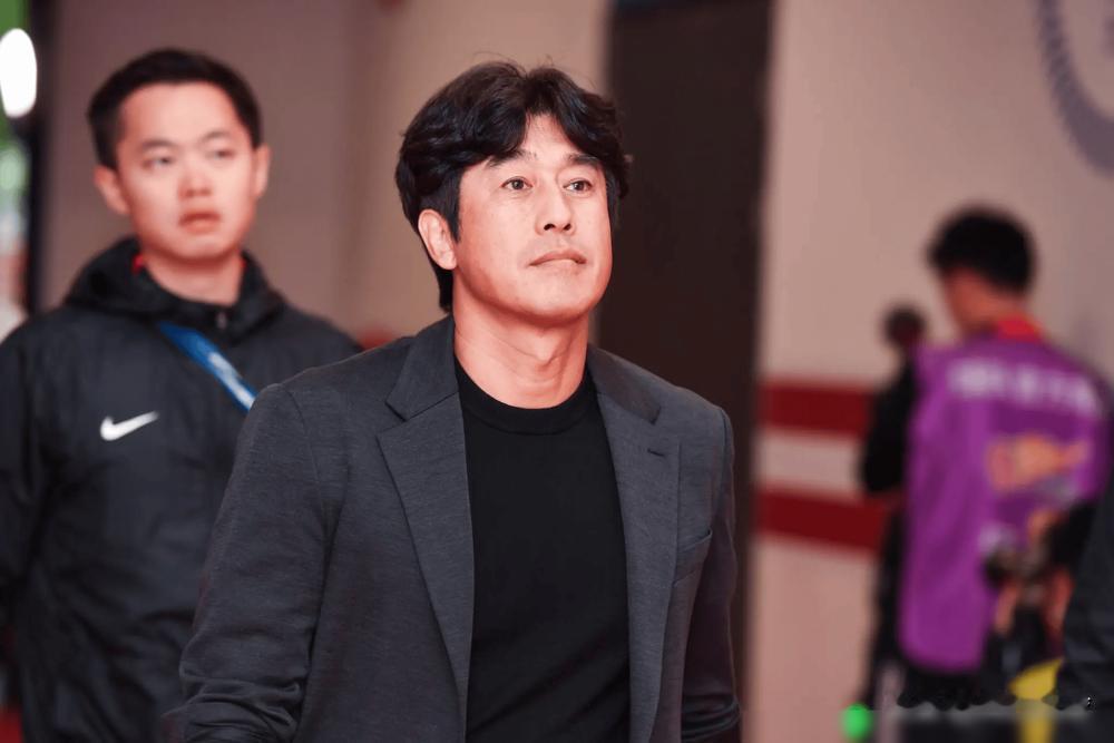 山雨欲来风满楼！
据韩国媒体“khan”独家消息，徐正源基本确定不再执教成都蓉