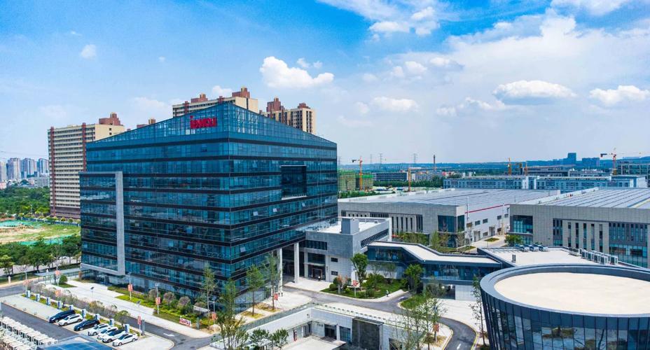 西安五大企业：
第一必须是本土企业隆基绿能，光伏产业全球第一，在西安，咸阳有很多
