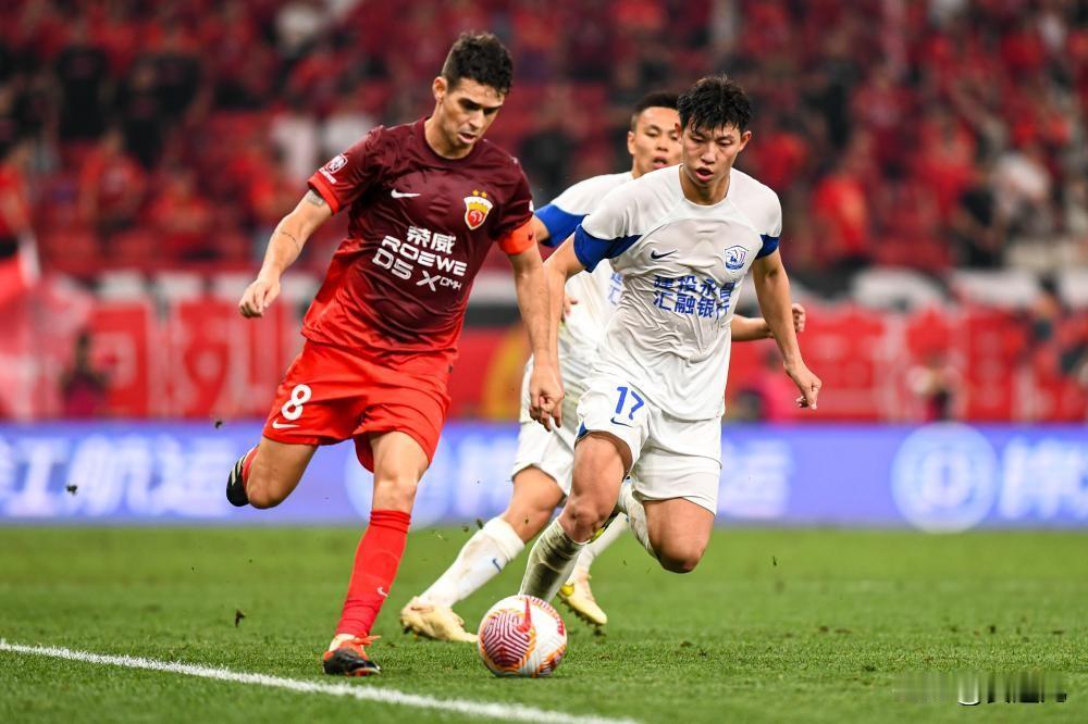上海海港4-1沧州雄狮  奥斯卡戴帽武磊传射
北京时间5月26日，中超第14轮，