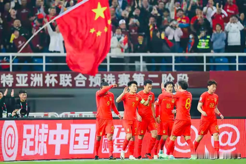 不管怎么骂中国男足，该看球还是会看球，今晚八点，中国男足在沈阳奥体中心对阵泰国男