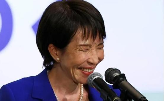 西方急得像热锅上的蚂蚁，但不是怕中国，是怕高市早苗！很多人以为西方“怂了”，是怕