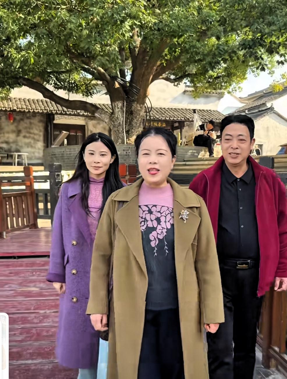 许家妮妮太暖了！
全程陪伴姑姑，网友：这才是最踏实的守护

许家妮妮是真的贴心，