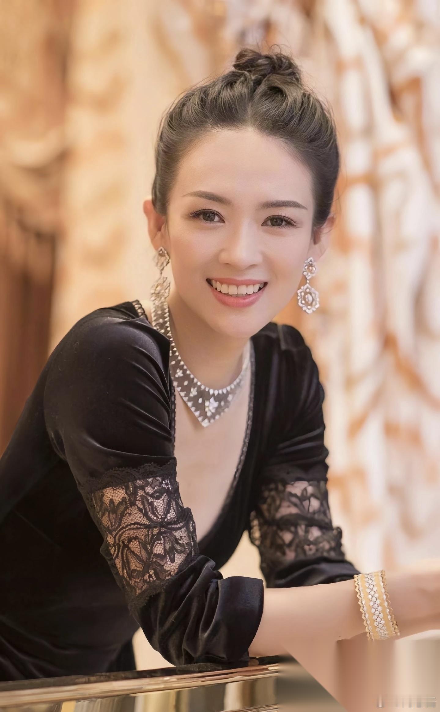 章子怡套现3亿，汪峰哭了 知道章子怡能挣钱，但是真没想到她这么能挣钱。 章子怡用