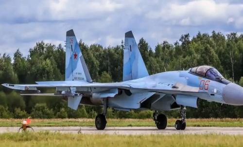 太离谱！女子去韩国旅游，入住一家青年旅舍，选了个男女混住的房间，谁料她半夜睡得正