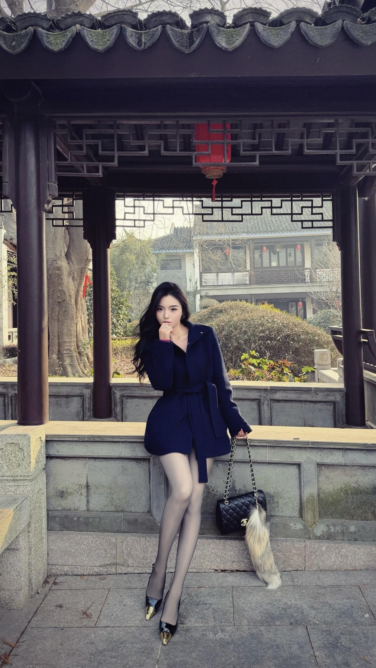 女人什么时候最迷人有魅力专注做事时，那种认真的态度很迷人。