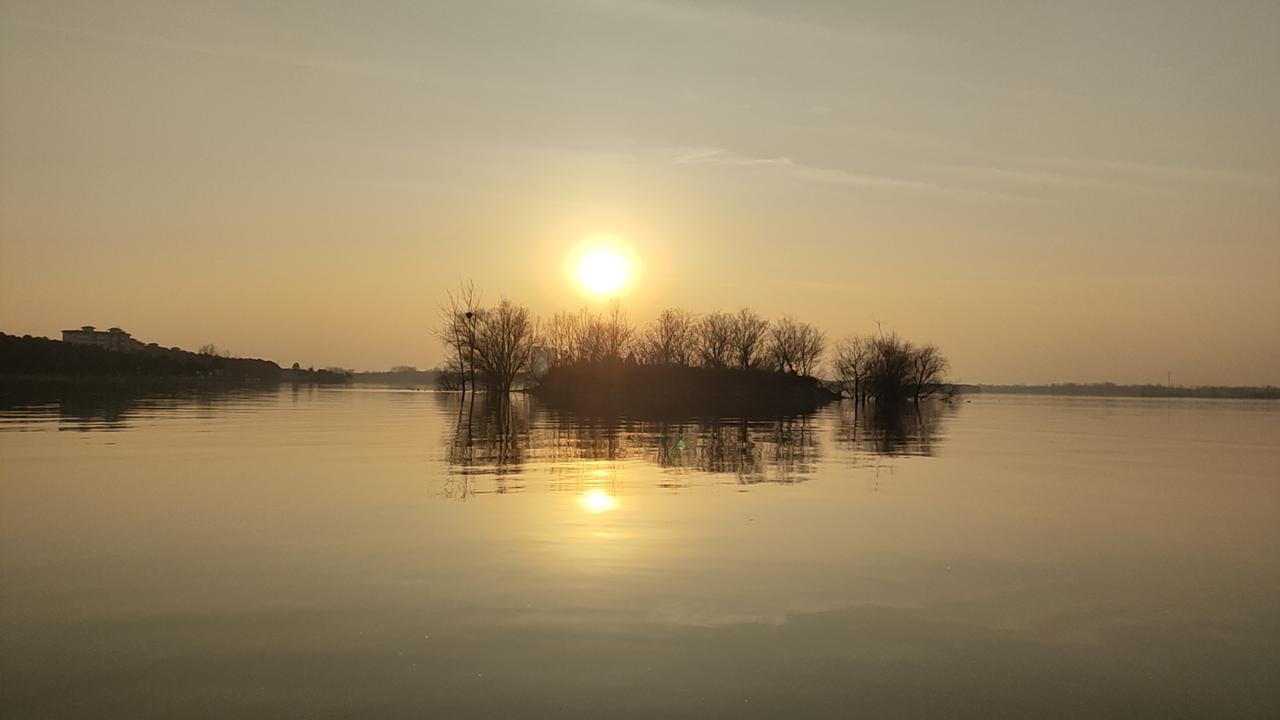 退休后，才发现自己身边没有一个朋友，渐渐地，活着活着，活成了一个孤家寡人
单位老