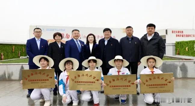 这是一张值得回忆的照片，2020年，高新一中初中新校区（高新十一初）刚建校招生，