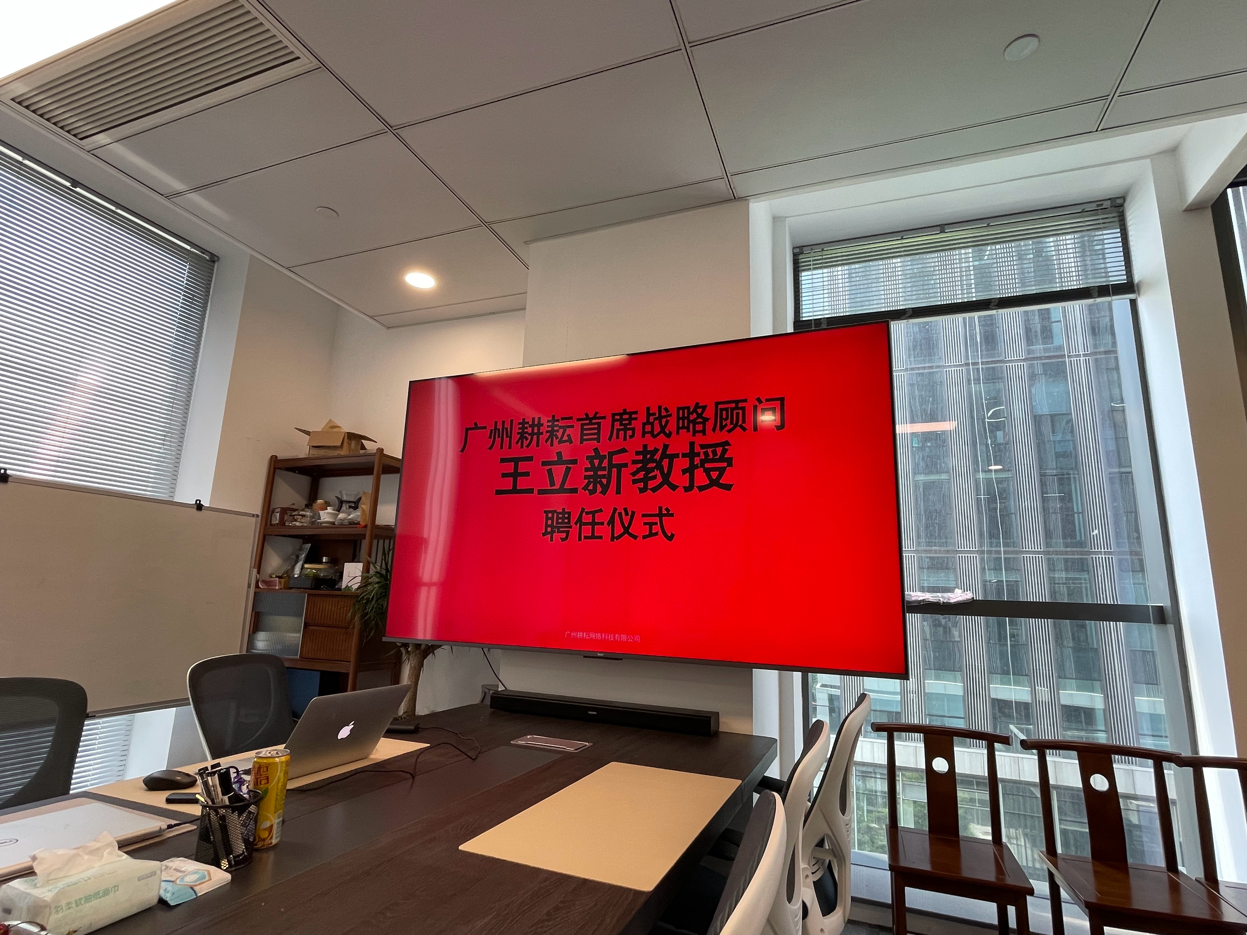 M B A老师应该多和企业合作，深入巿场一线，才有讲课的实战案例！ ​​​