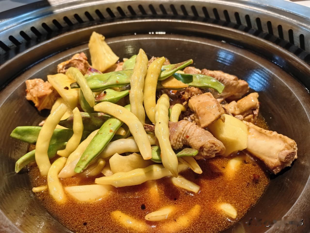 你请一顿我请一顿，看似人情往来，实则总在心里默默盘算谁花的多谁花的少，生怕占了别