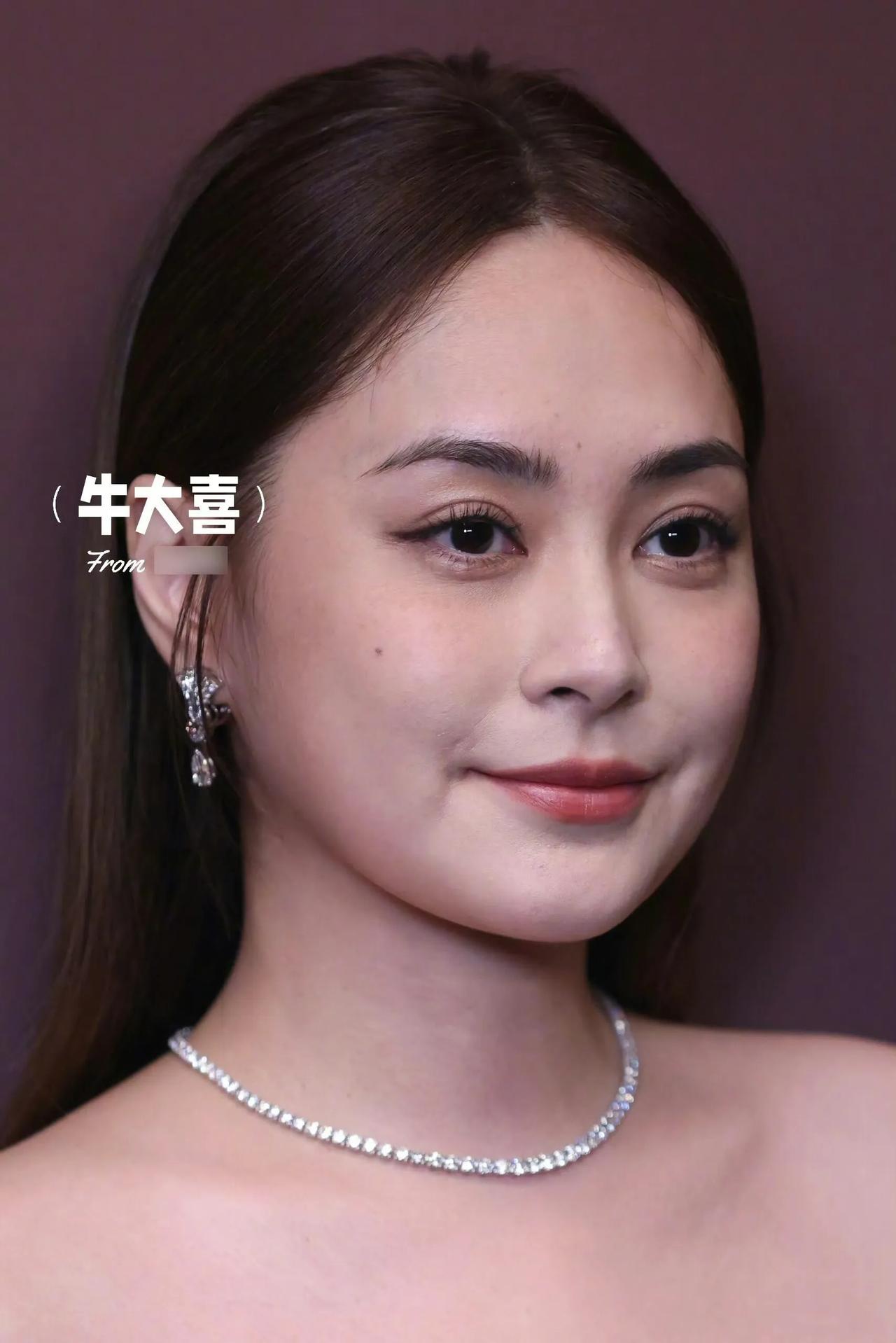 阿娇这样的，要是在唐代肯定是倾国倾城，连杨玉环都要失色不少吧？

43岁的阿胶演