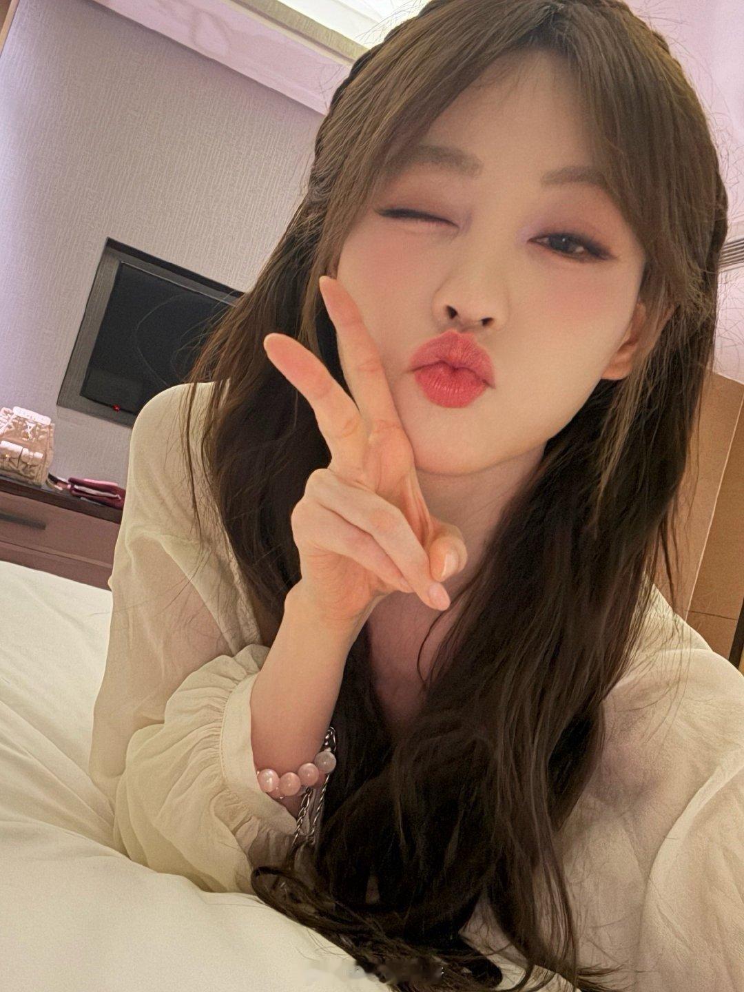 这跟和祝绪丹谈恋爱有什么区别 央视非遗晚会的甜妹暴击！夸vlog拍得全的小细节太