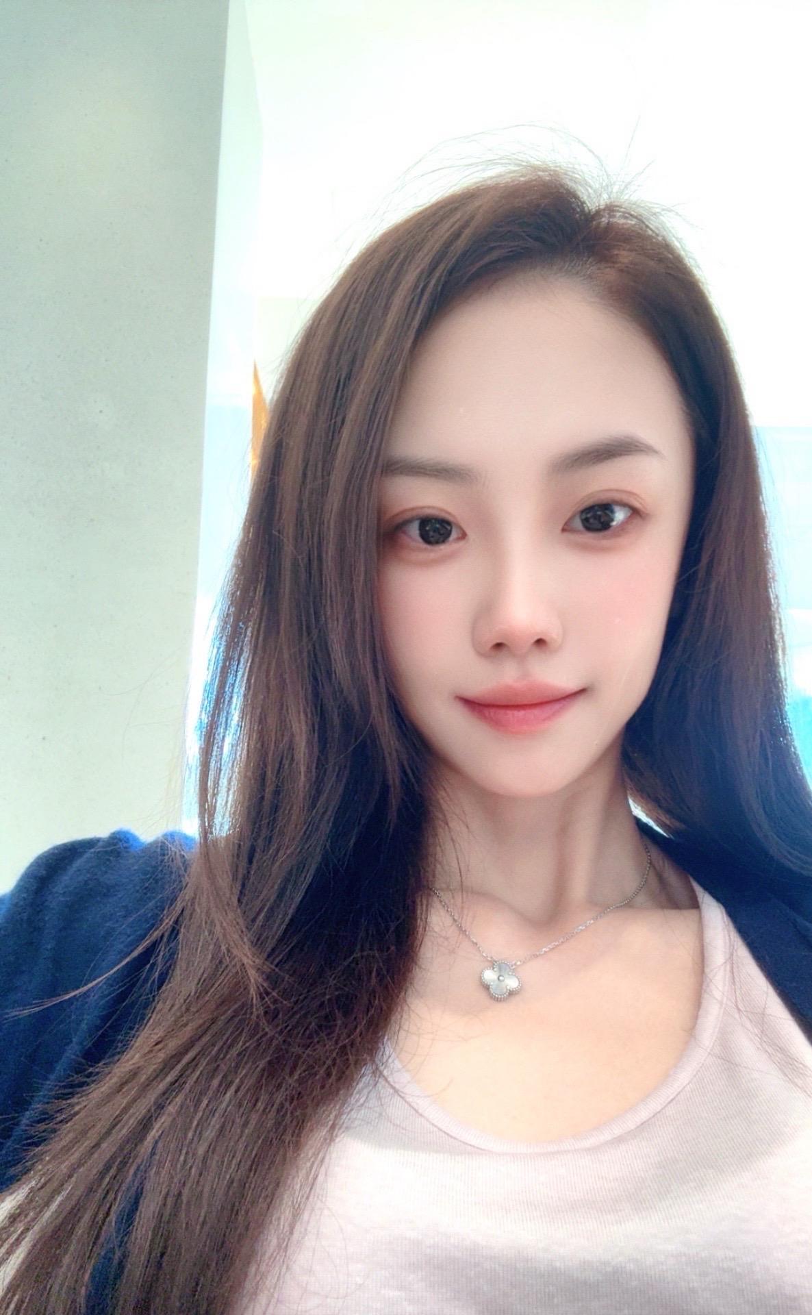 放空🍀大树会拥抱每一个抬头的人🍀