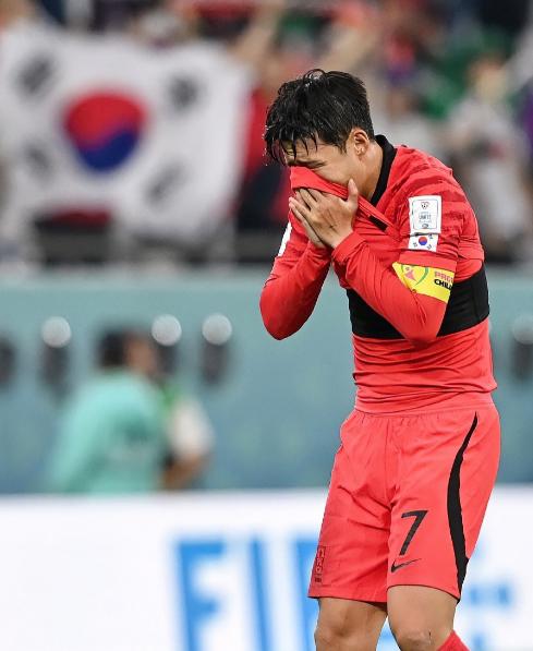 仅8名球员回国！韩国总统亲自道歉！韩国队未进入世界杯32强后，韩国足协宣布，不会