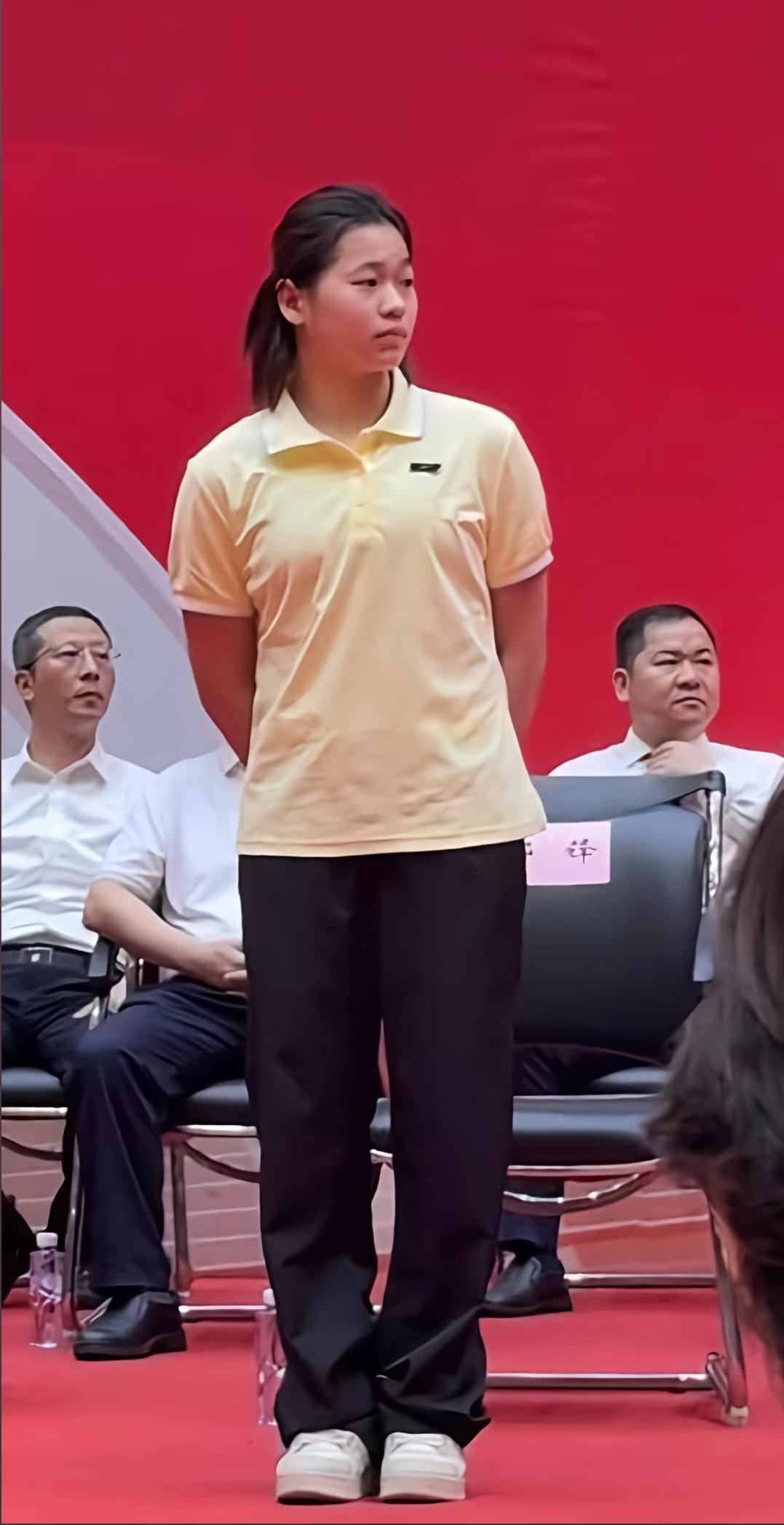 看到暨南大学学生全红婵已经明显发育的身材，我终于接受了一个现实，她已经不是那个跳