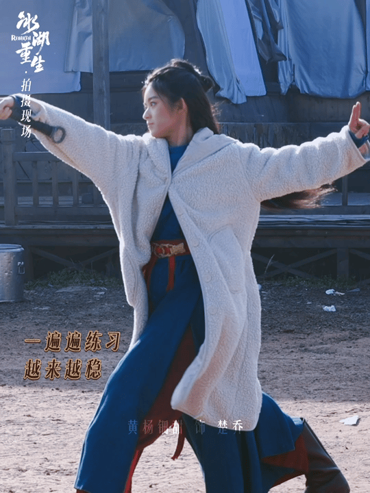 张萌谈黄杨钿甜楚乔选角黄杨钿甜演出了小说里的楚乔 张萌在直播里念了《冰湖重生》原