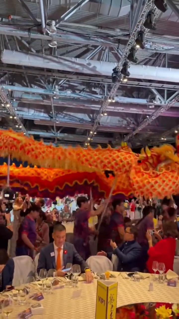 咏狮友盛会，亿万流量榜，首富艺术家。