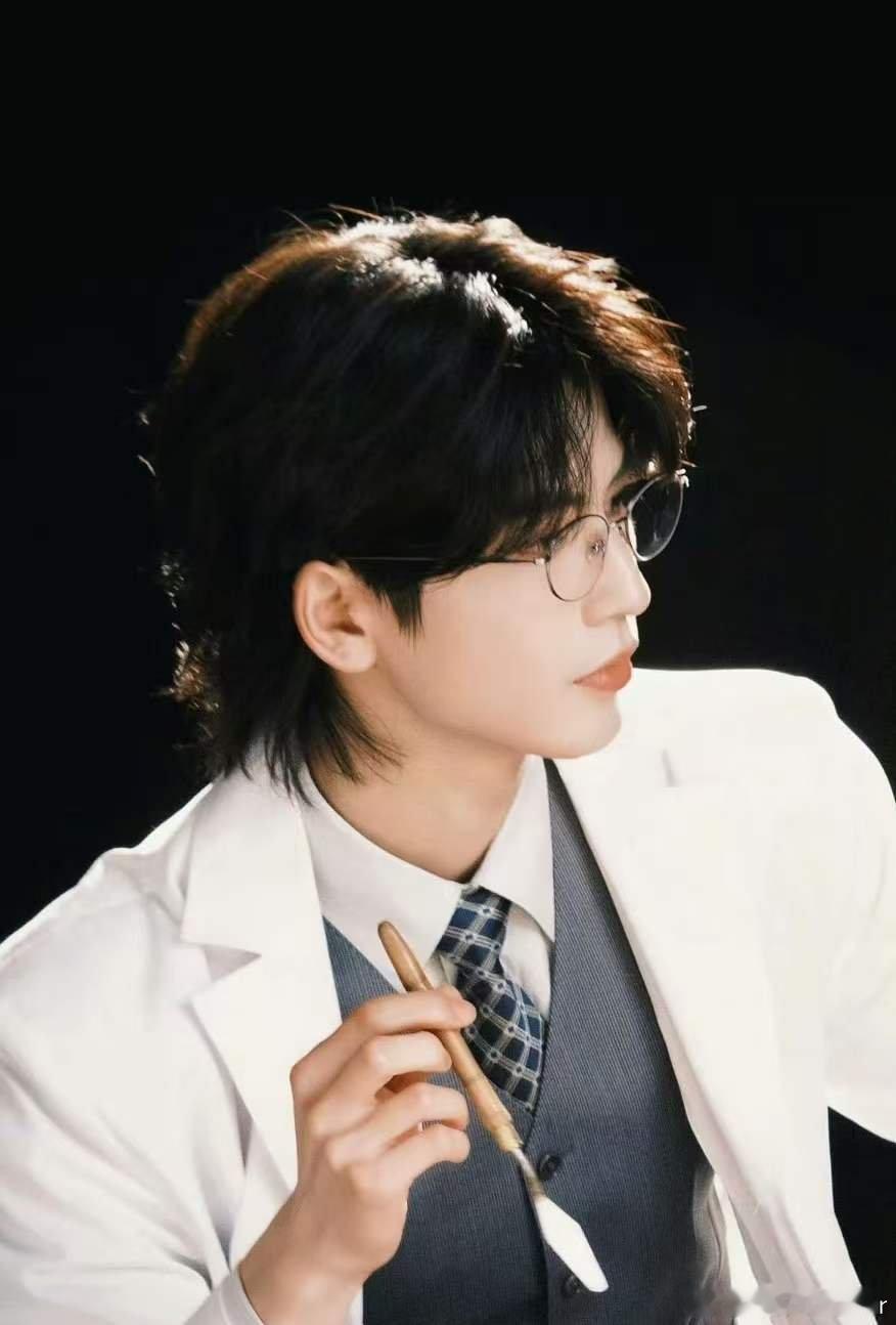 张凌赫不敢吃自己做的红烧肉这一秒过火本以为是家常菜小能手，结果红烧肉彻底翻车，难