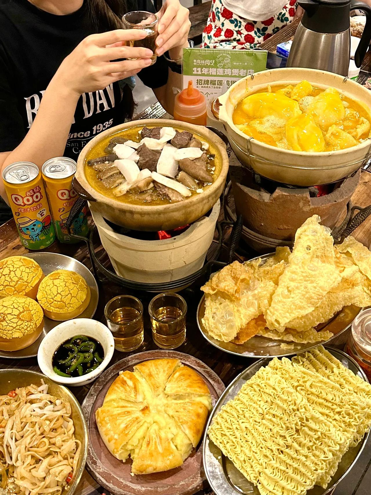 感谢广州本地人带路！这个真的好好吃😭


跟本地人来广州pick下打边炉的快乐
