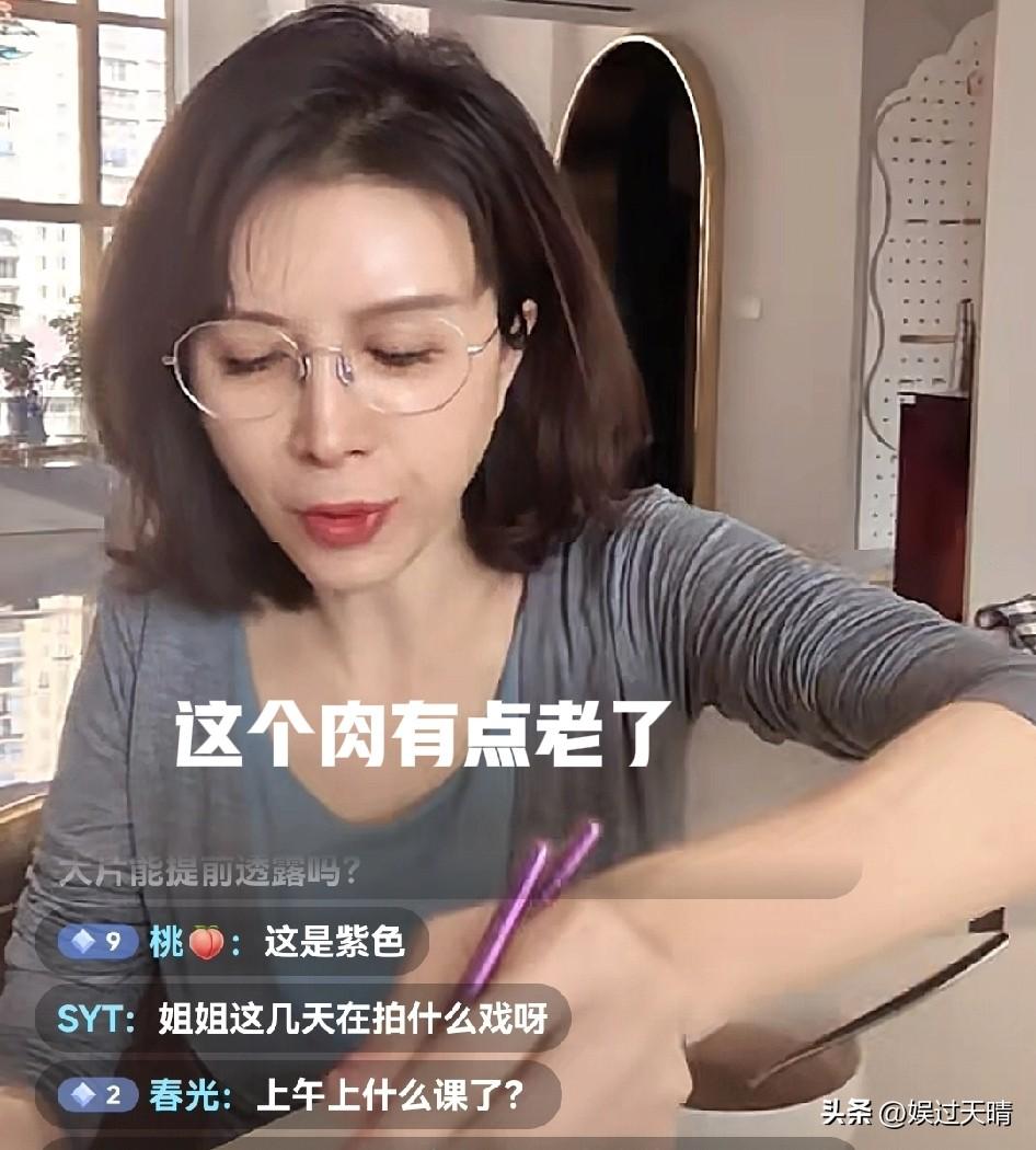 金巧巧最近家里换了个新保姆，没成想这新保姆上岗没几天，就因为一盘炒肉，在她的直播