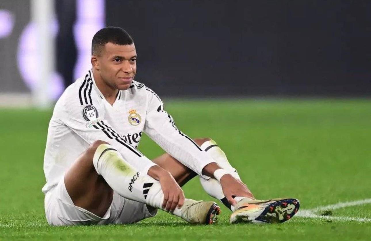 12月9日讯 欧冠联赛阶段第6轮，皇马将坐镇主场迎战曼城。据科贝电台记者Aran