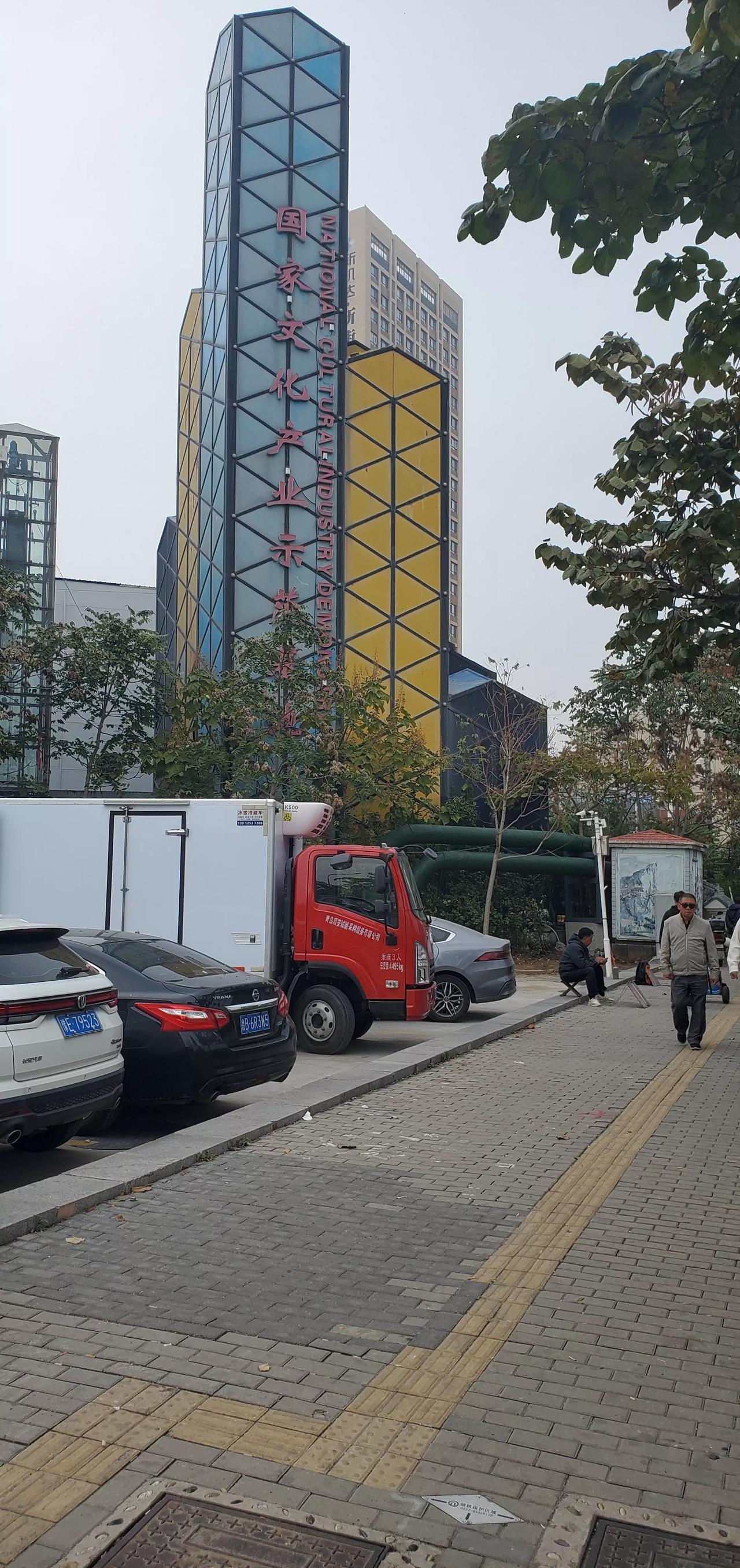 王铎：何为青岛还有个“地铁保护区域”？
朋友们，昨天我从昌乐路文化市场经过，在辽