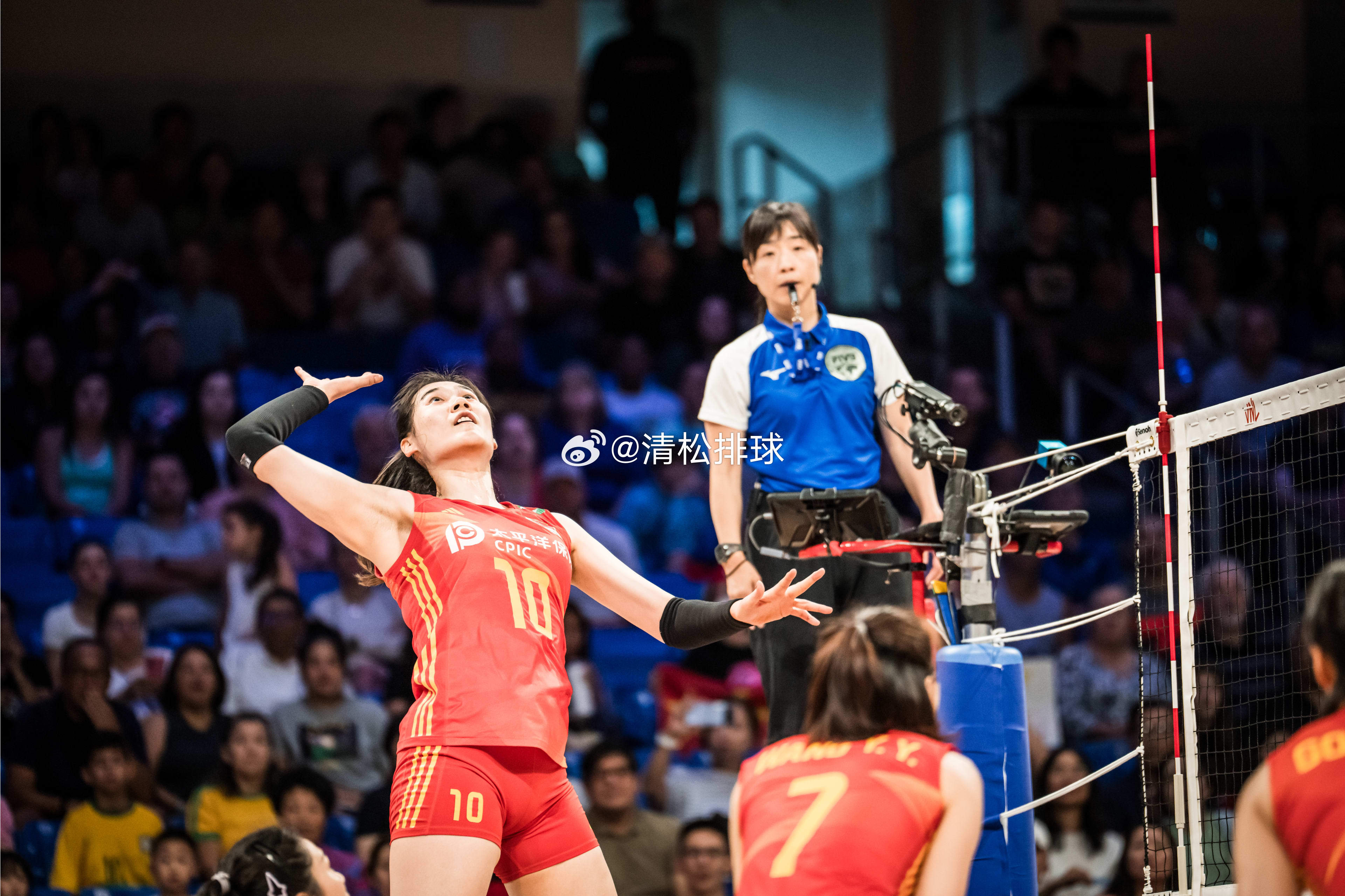 中国女排3-1巴西女排中国女排主攻王云蕗7分（20扣5中1失误2被拦、2拦）扣球