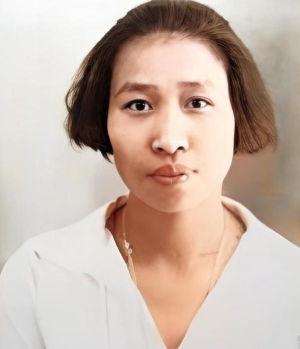 1955年，周总理在昆明见到了自己的初恋女友张若名，两人一起回忆曾经在一起的时光