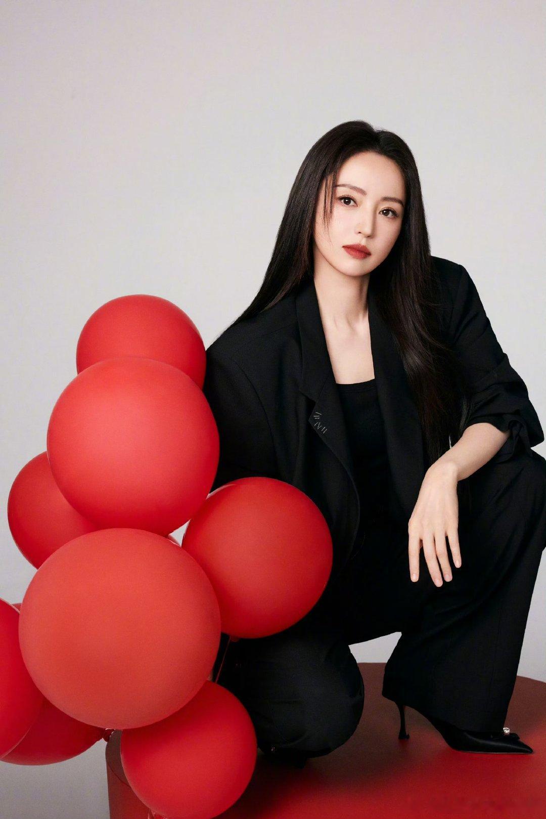 董璇46岁生日写真照董璇晒46岁生日写真，这状态绝了！董璇晒46岁生日写真 ​ 