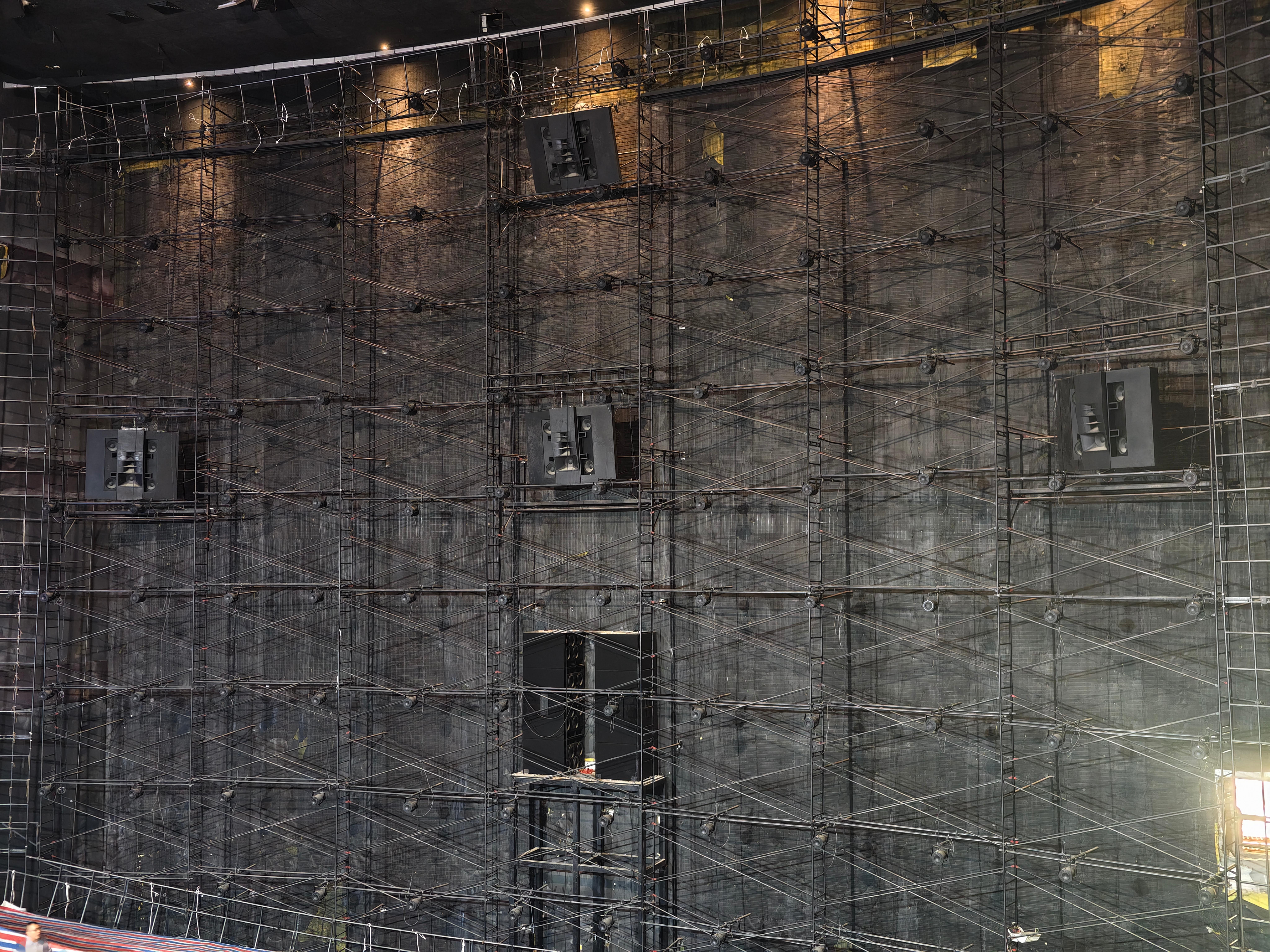 东莞万达华南mall的一代激光IMAX今天终于换幕啦，再也不用忍受那些振动器的“