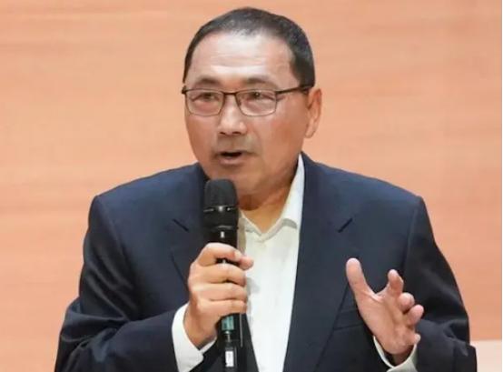 新北市长侯友宜7月21日呼吁就毒油事件“保持行政中立”。对此，台湾名嘴吴子嘉当晚