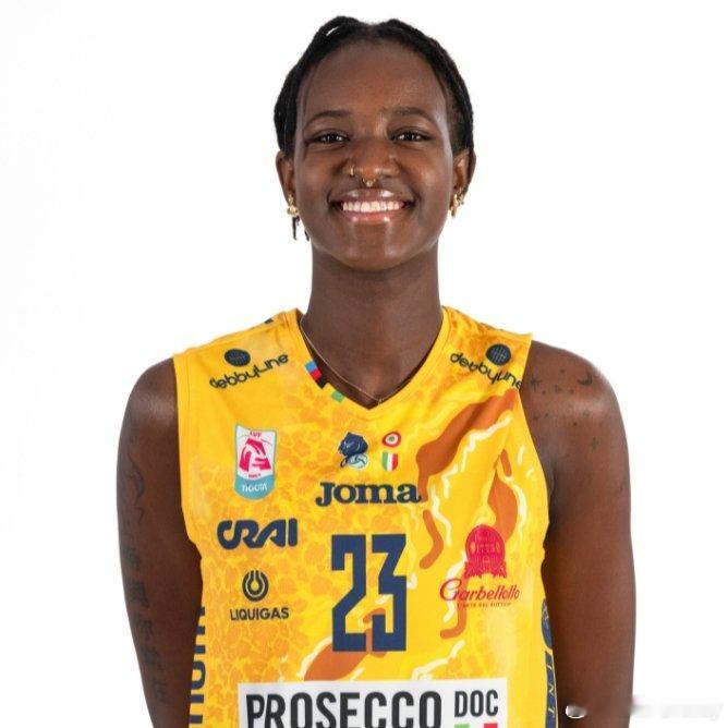 🇸🇮西拉："我的偶像是加比·吉马良斯。我超级喜欢她的比赛风格和自信。即使球队