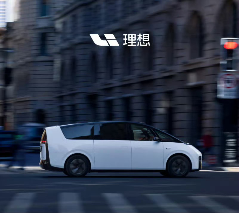 理想MEGA达成3万台交付，并登上50万以上高端MPV累计销量冠军宝座。 大家在