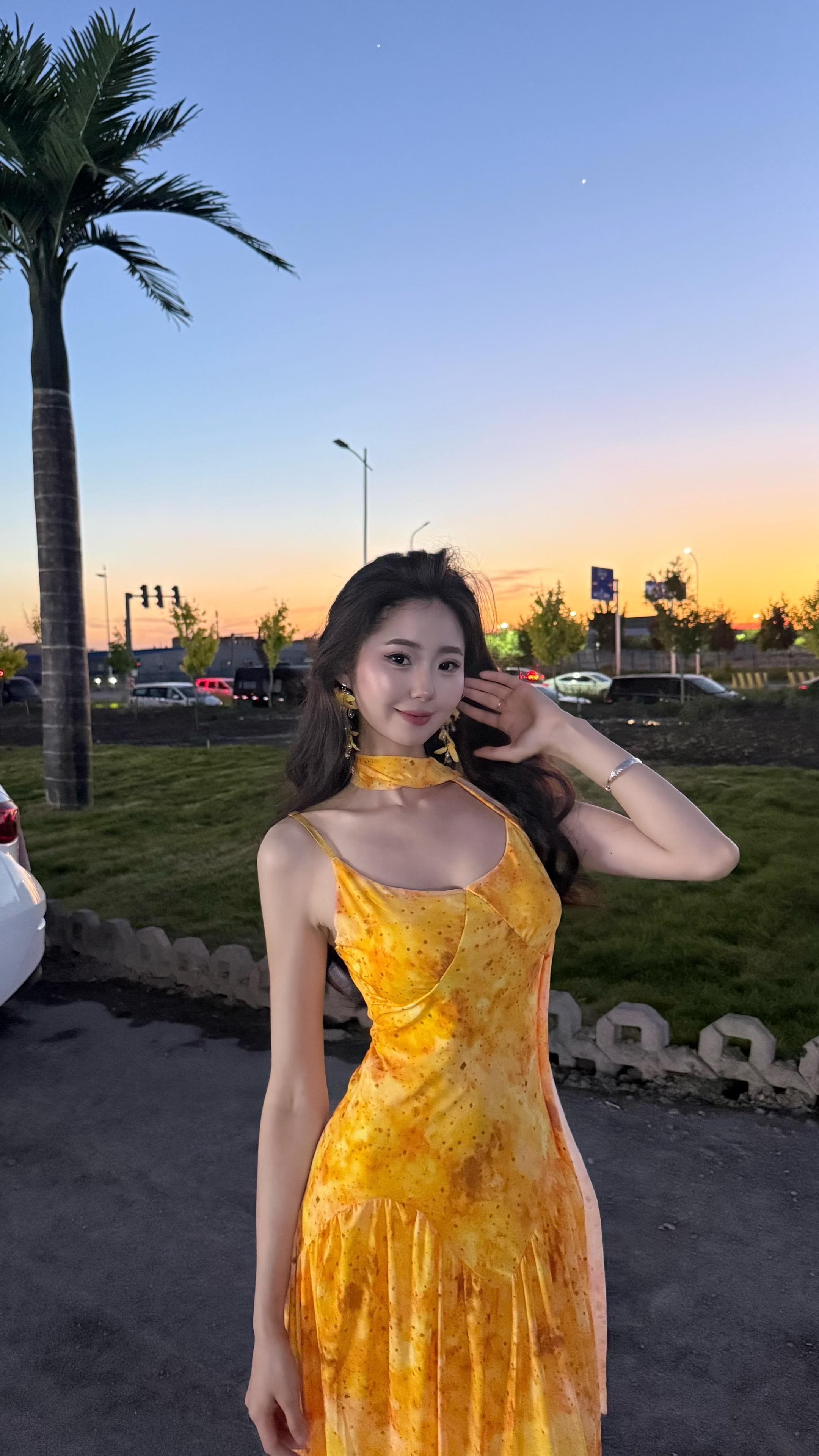 不知道  反正我的身材很曼妙