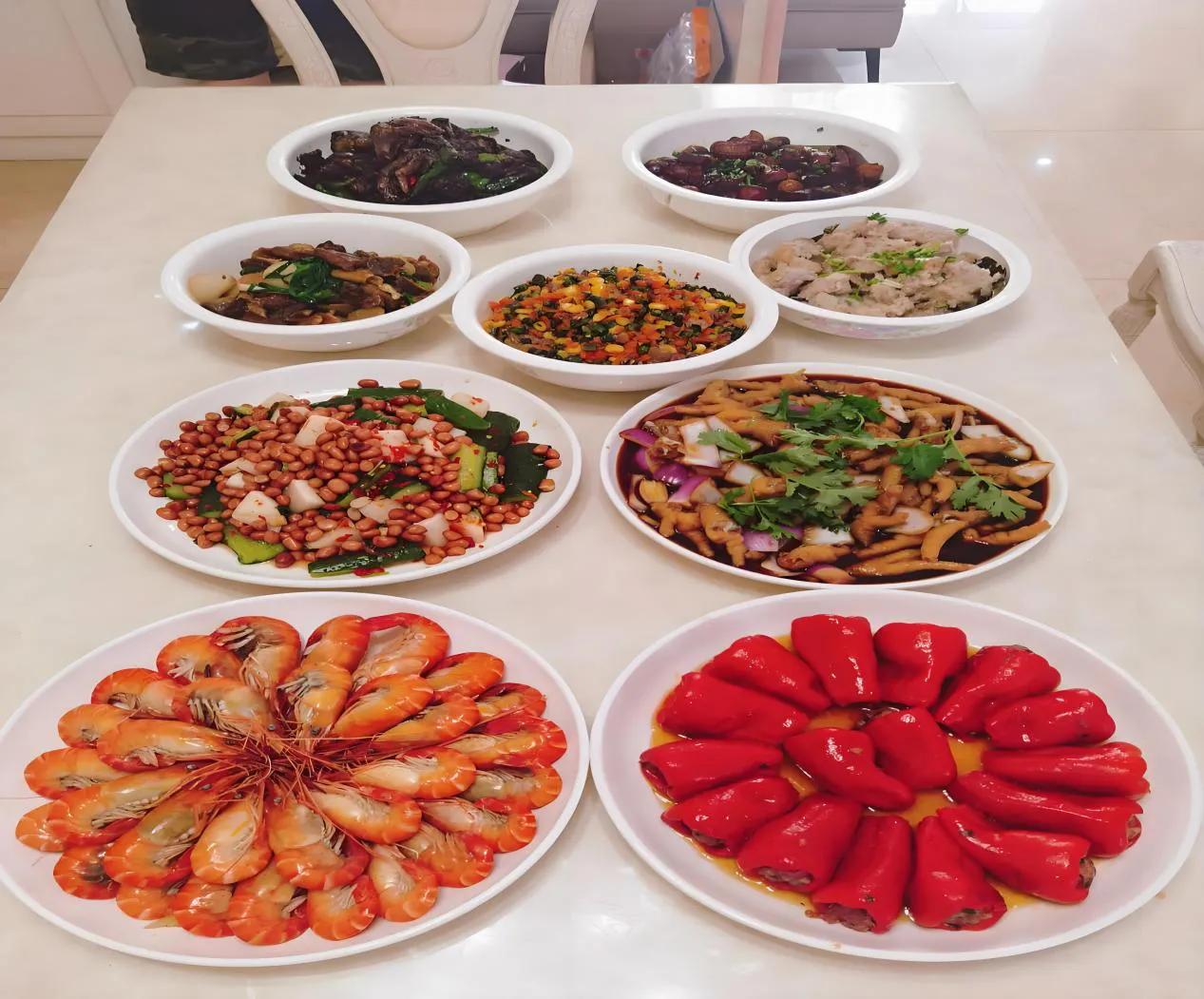 泪目！7年前，我邻居家的大儿子要上学，我不顾家人反对，4年花了13万。昨天，他带