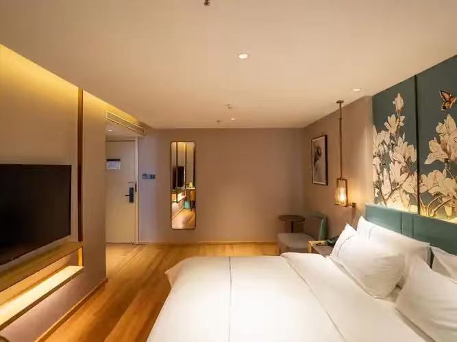 建议酒店24小时退房制全国推广当下酒店行业同质化严重，低价价格战内卷愈发激烈，粗
