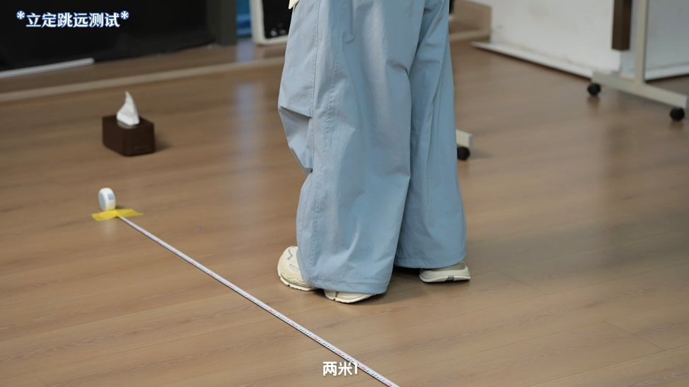 东哥两米一怎么跳的。。。为什么我之前体测的时候跳了三次最好的一次才70多cm。。